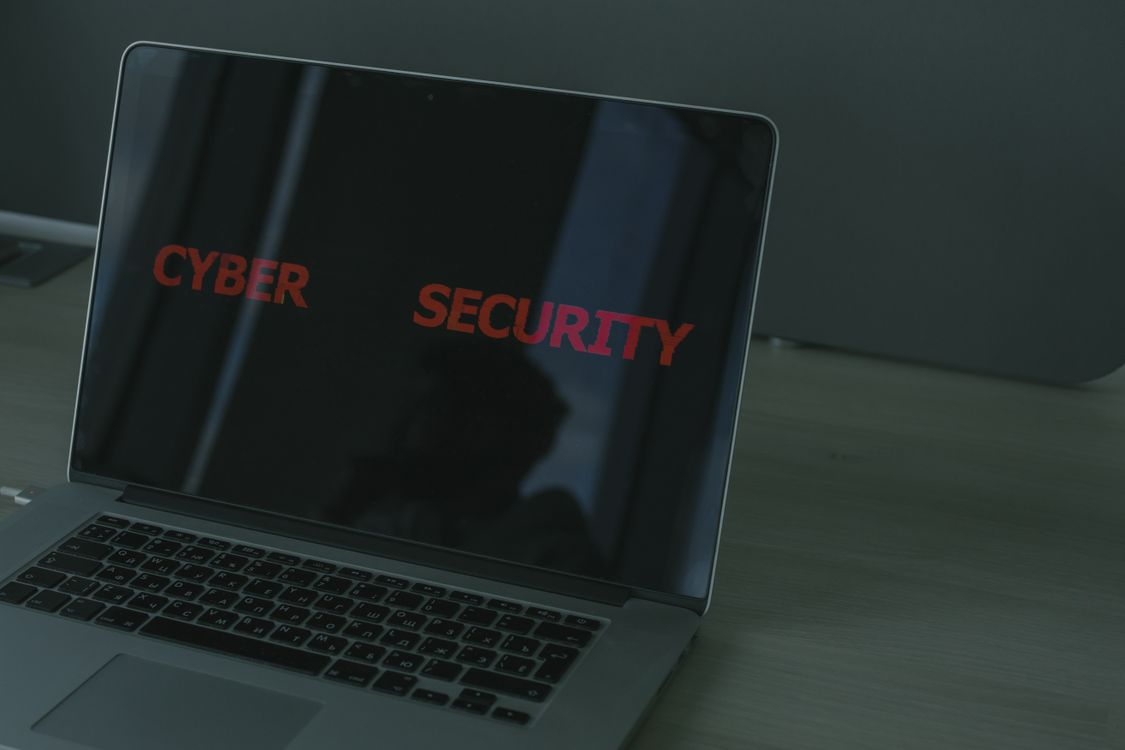  Monitor displaying cybersecurity protection to illustrate layered security and ransomware defence for businesses. 